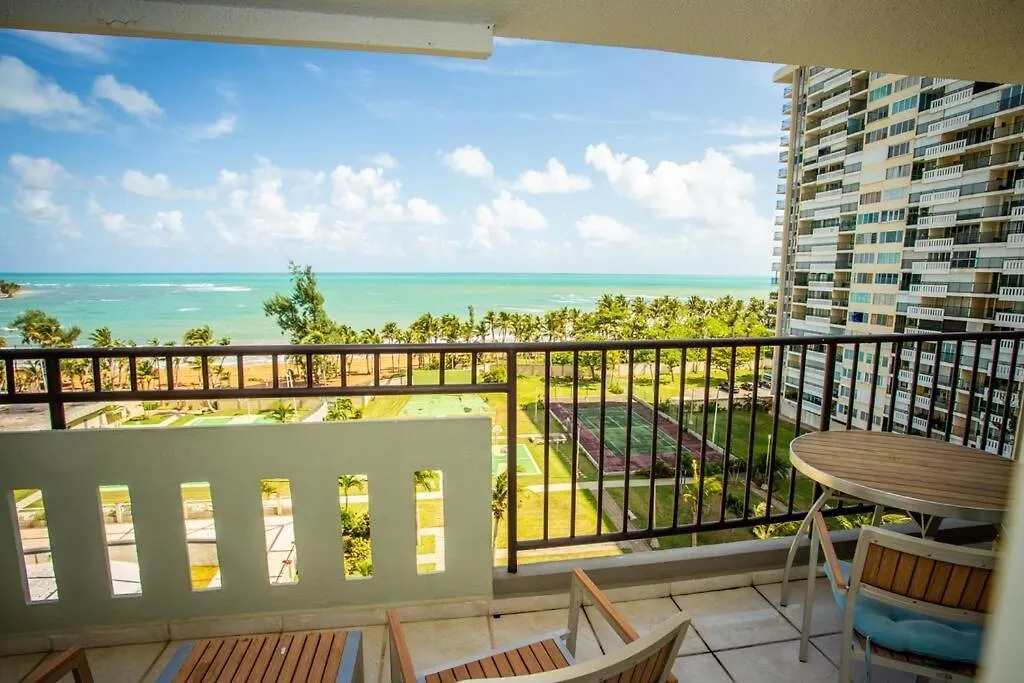 Enchanted Jewel 9 Beachfront Pool 루키요 0*,  푸에르토리코